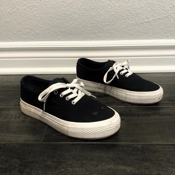 Black and white platform tennis shoe sneakers - Picture 1 of 4